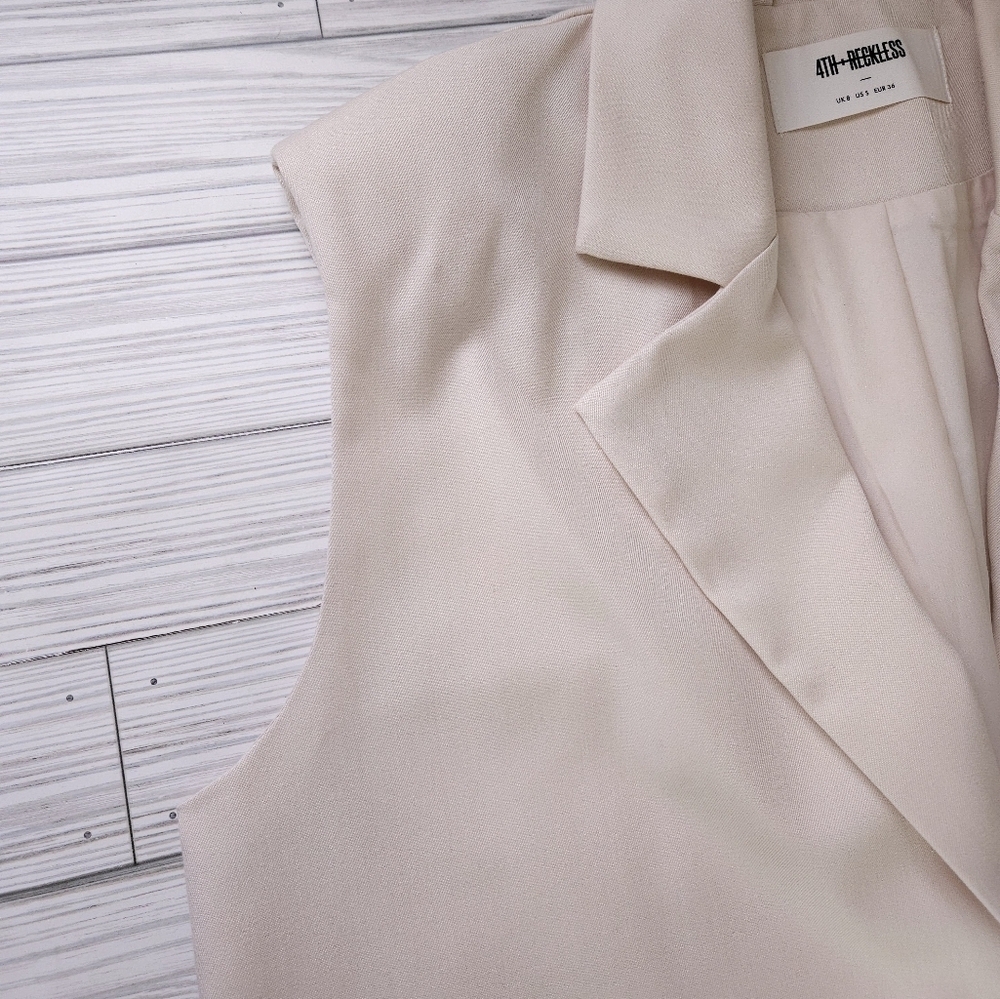 4th + Reckless Sleeveless Single Breast Oversized Blazer in Cream Size Small - Picture 10 of 16